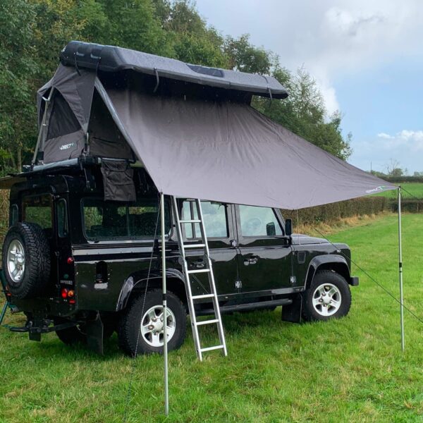 0c1e6afa-8fb6-4e5c-88df-6c25142f034d.jpg Granitgraues Sonnenschutz-Markisendach für Direct4x4 Pathseeker-Dachzelt