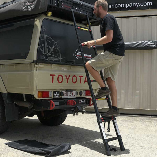 Deluxe-Telescopic-Ladder-10.jpg Deluxe-Teleskopleiter – breite, abgewinkelte Stufen