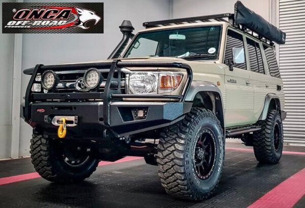 Land-Cruiser-Sandy-Taupe-LC76-RXF-LD-Bull-Bar.jpg ONCA RFX-LD mit LED-Leuchten – 2007 bis 2023
