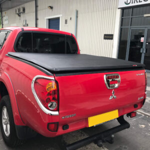 mitsubishi_l200_softtrifold_tonneaucover_8.jpg Weiche, dreifach gefaltete Laderaumabdeckung für Mitsubishi L200 Double Cab 05–10 mit gebogenem Bett